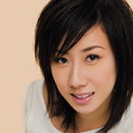 香港歌手泳兒出席廣州奧園廣場國際時裝發布會