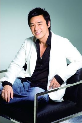 香港著名藝人鐘鎮(zhèn)濤出席阜陽(yáng)萬達(dá)樣板間開放儀式