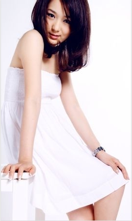 龍梅子擔任佛山頤庭軒門窗形象大使