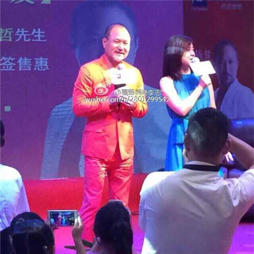 張鎬哲隨經(jīng)紀(jì)人出席廈門、成都芝華仕簽售-經(jīng)紀(jì)人 經(jīng)紀(jì)公司出場費(fèi)