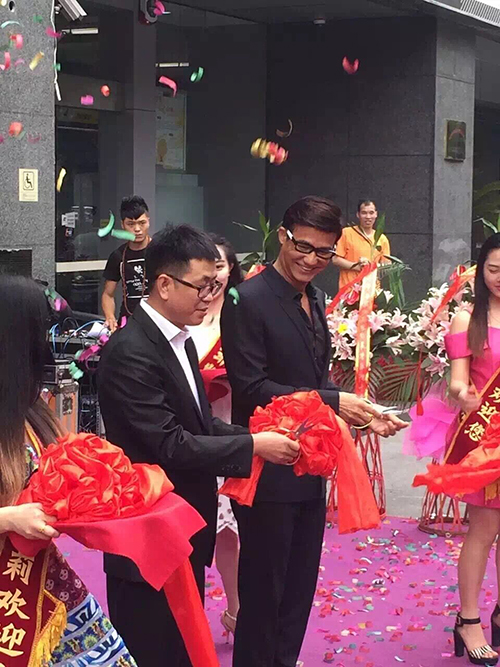 李子雄出席成都泊菲凱莉醫學整形醫院開業