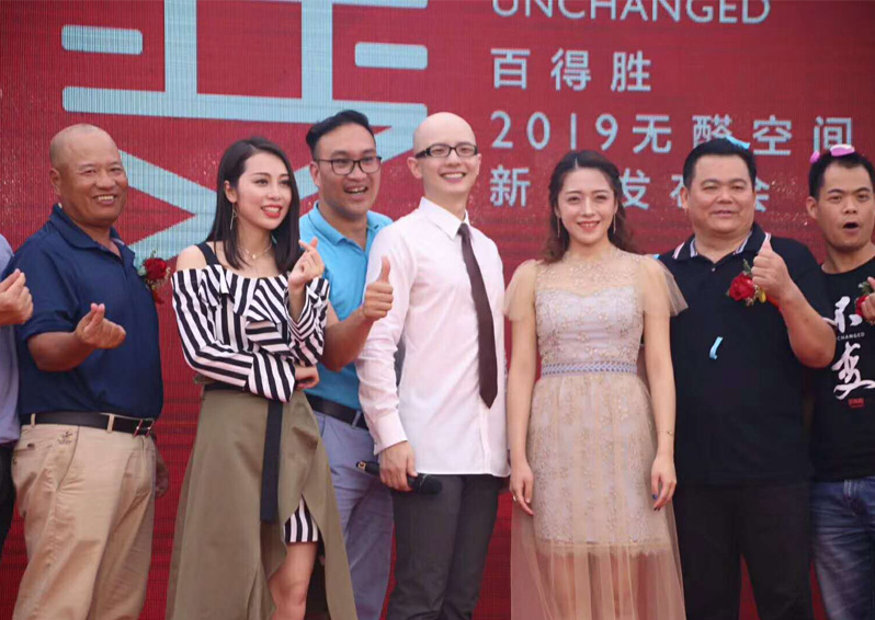 歌星平安、周延英、沈丹丹等明星親臨南寧活動現(xiàn)場獻(xiàn)唱，助力廠家新品發(fā)布