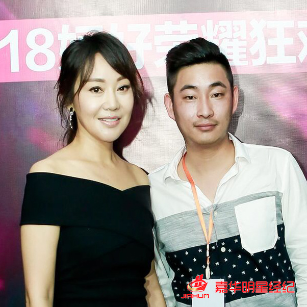 閆妮與經紀人李志