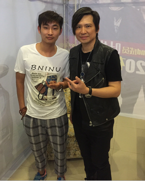 葉世榮與經(jīng)紀(jì)人李志合影