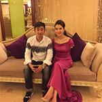 雷慶瑤與經(jīng)紀人李志合影