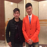 江濤與經(jīng)紀人李志合影 