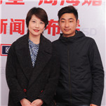 周海媚與經(jīng)紀人李志合影