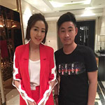 安又琪與經(jīng)紀人李志合影