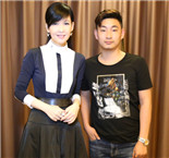 周慧敏與經(jīng)紀人李志合影