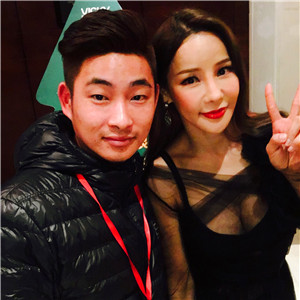 米娜與經紀人李志